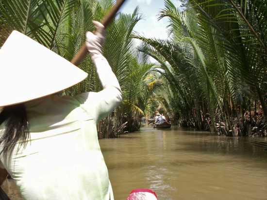 unsere Bootsstärke auf dem kleinen Ruderboot: 1 VLS (vietnamesische Lady Stärke) zur Umrechnung: 1 VLS entspricht ca. 2,5 NS 