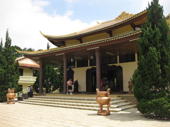 wo ein feines Kloster auf uns wartet