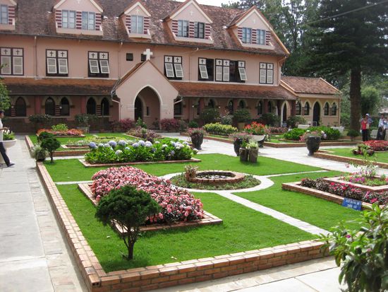 Das Kloster Domaine De Marie lockt mit idyllischem Garten
