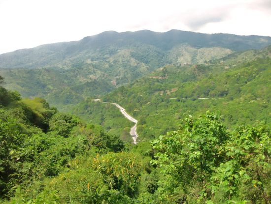 steile Abhänge, scharfe Kurven ... würde hier der Bär tanzen, würde er wohl oder übel in den Abgrund stürzen