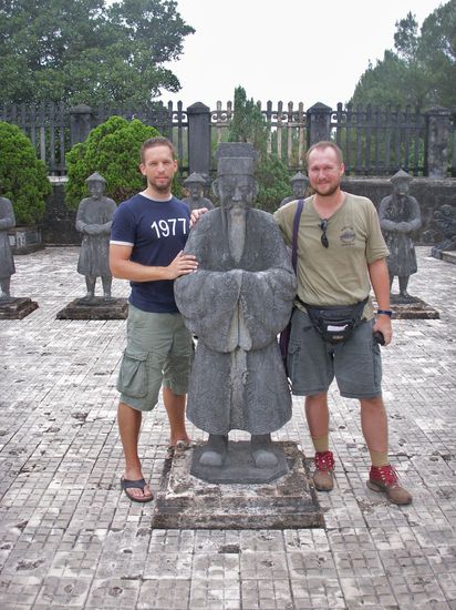 2 Kaisersemmerln und ein Wächter mit steinernem Ausruck...