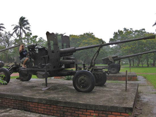 jaja, der Stoffl und sein Spielzeug.