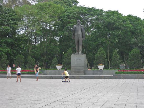 ein weiterer Mann mit Bart, Onkel Lenin lässt grüßen