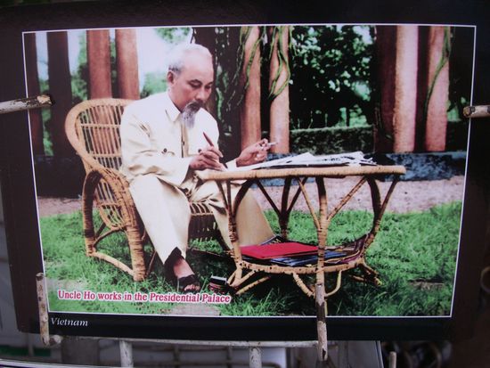 Onkel Ho im Gartensessel... Gemütlichkeit!