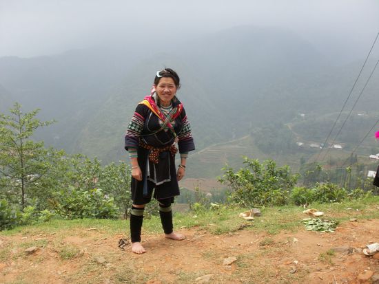 Meine H´mong Führerin, die mich mit der Intension mir etwas zu verkaufen auf meinem Weg begleitet.