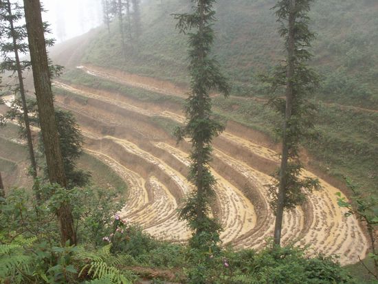 vorbei an eindrucksvollen Landschaften