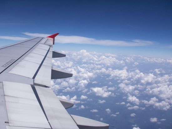 über den Wolken, muss die Freiheit wohl grenzenlos sein ... das geht auch darunter *ggg*