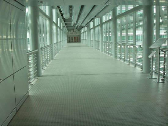 und schon stehe ich auf der Brücke.