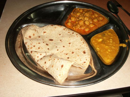 mhmm, leckeres Tschabati mit diversen Beilagen für den stolzen Preis von EUR 0,3 ...