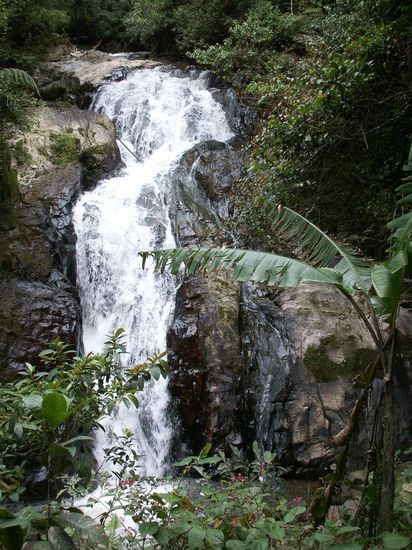 ja schau sich einer an, auch in Malaysien gibt es einen schönen Wasserfall 