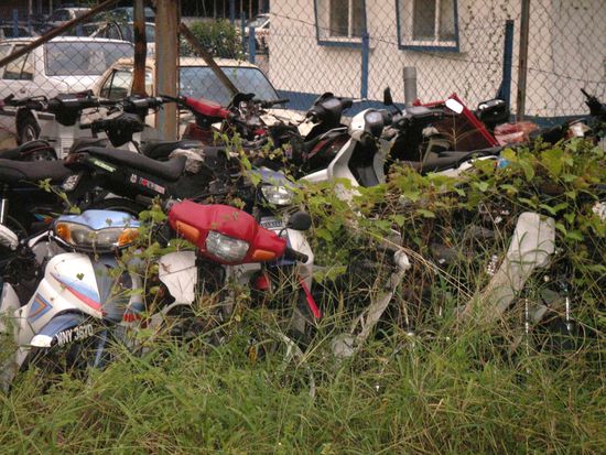 wo es viele Mopeds gibt, da gibt es natürtlich auch einen Mopedfriedhof