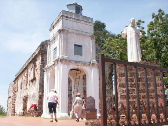 eine alte Kirche der Portugiesen