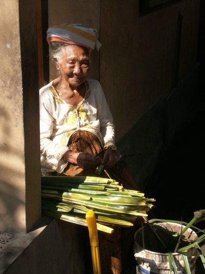 madame grandmother, the heart of my accomodation in Ubud. She is very nice!