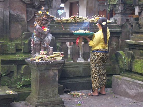 mein Wanderweg startet im Norden von Ubud an einem Tempel