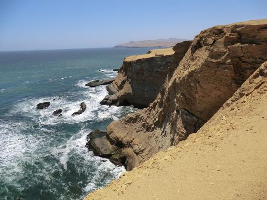 atemberaubend. nach einer kurzen fahrt mit dem, von uns gebuchten taxi, das uns dort hinbrachte bzw. dort stoppte, wo wir es wollten, erreichten wir diesen einzigartig schönen küstenabschnitt.