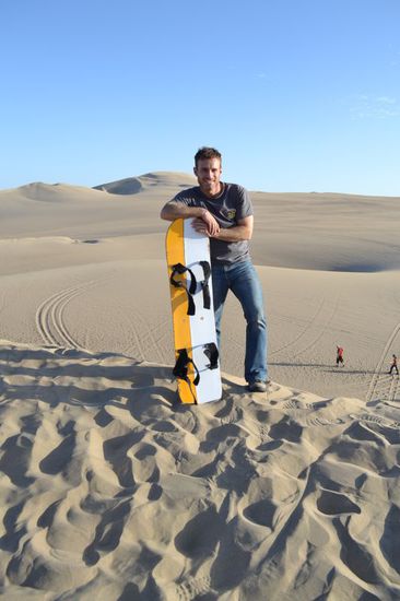 nach rasanter buggy-fahrt, ging es nach wachseln und kantenschleifen die sanddünen hinunter