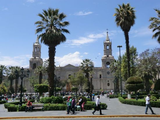 Die "plaza major" oder "plaza de armas" - wie man sie in fast allen kolonial verwurzelten Städten findet, hier aber besonders prachtvoll!