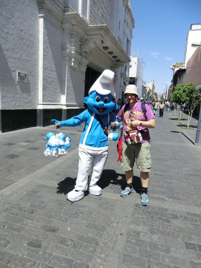 Sag mal, woher kommst Du denn her? Aus Arequipa bitte sehr.
Sehen dort  alle so aus wie ihr? Ja, denn wir trinken Pisco und Bier.
Lalalalalalalalalaaaalalalalalaa