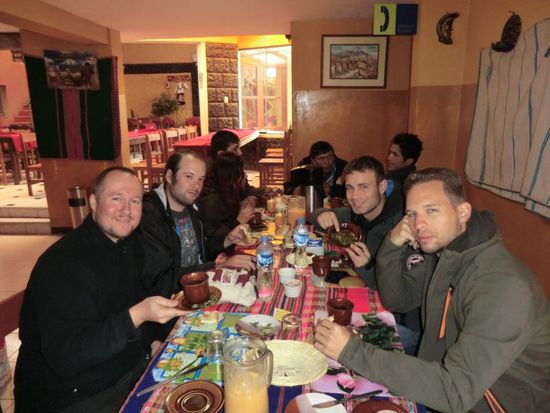 trotz Stoffels Erkrankung (Höhenkoller, erhöhte Temperatur, Kopfschmerzen und Herzrasen) schaffte auch er tapfer die lange Fahrt.