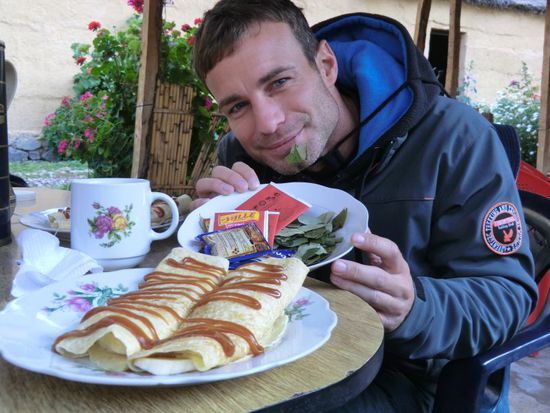 Etapppenziel Tag 1: San Juan Chuccos (2200 m)
hier verbringen wir unsere erste Nacht im Canyon.
Kälte, Spinnen und Skorpione - all inklusive in unserer puristischen Hütte.
Das Frühstück am nächsten Tag hilft die zum Teil schlaflose Nacht (stets bereit mit Stirnlampe auf Jagd nach hoch giftigen Krabbeltieren) zu verdrängen