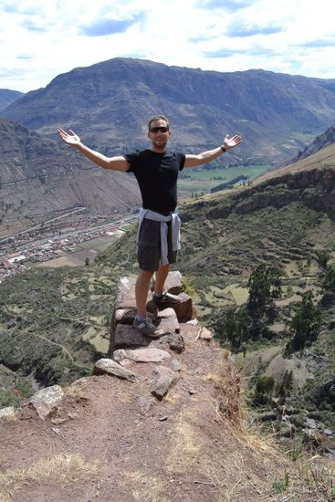 Epiphanie. Ein Mann spottet dem Abgrund. Später erhob er sich in Richtung Firmament.