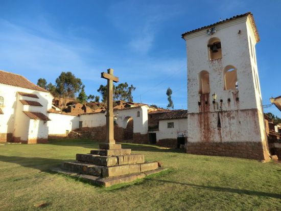 Cinchero. Eine koloniale Kirche, errichtet auf den Fundamenten einer weitaus älteren Inka-Siedlung/-Festung.
NO PHOTO ! ! !