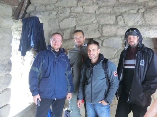 wir warten . . .
und warten . . .