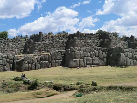 Die Festungsanlage von Saqsaywaman - ein wahrliches Kunstwerk, wenn man sich die Felsen genauer ansieht, die fast nahtlos aneinander passen.