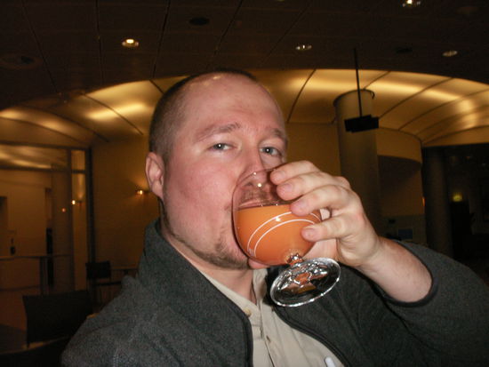 denn, wer mich kennt weiß, eine Reise begint bei mir in der DINERS LOUNGE 
PROST euch allen - auf ein hoffentliche unterhaltsames Abenteuer auch für die werten Leser!