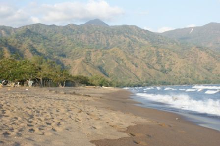 Strand von Matema mit Blick auf die Livingstone Mountains