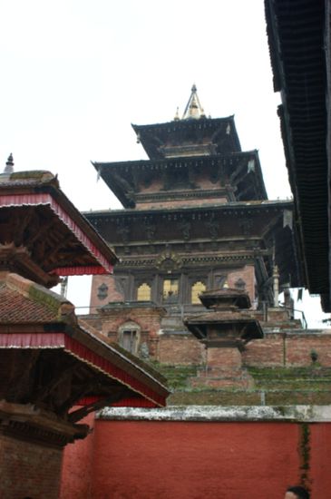 Durbar Square: Der alte Koenigspalast. Unzaehlige Tempel und eindrueckliche Gebaeude.