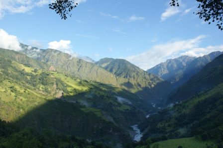 Wunderschoener Ausblick kurz nach Bahundanda.