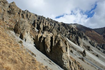 Blick zurueck auf den Weg durch die Groellfelder. Skurile Felsformen - einfach unglaublich schoen.