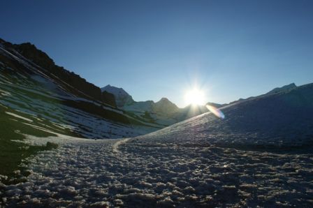 Sonnenaufgang auf dem Pass - ein unbeschreibliches Gefuehl.