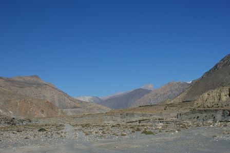 Wie eine Steinwueste... und da soll irgendwo Marpha, das Apfelparadies sein?