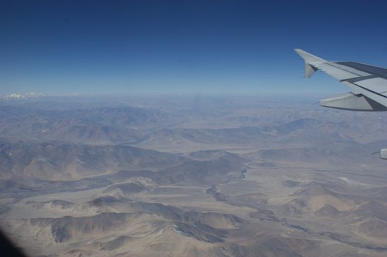 Berge, Taeler und karge Landschaft soweit das Auge reicht...