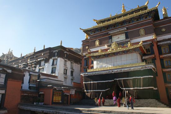 Eingang zur Hauptgebetshalle des Klosters Tashilhunpo
