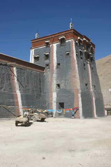 Das Sakya-Kloster von aussen.