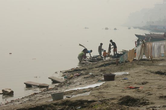Gewaschen wird im heiligen Ganges!