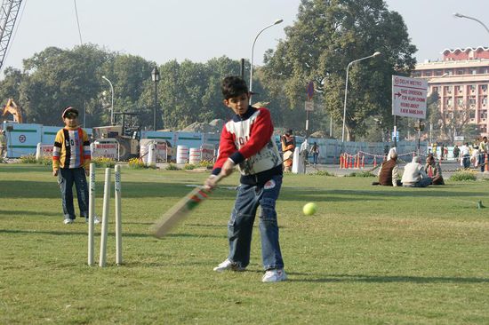 Cricket - der Lieblingssport der meisten Inder, wird ueberall gespielt.