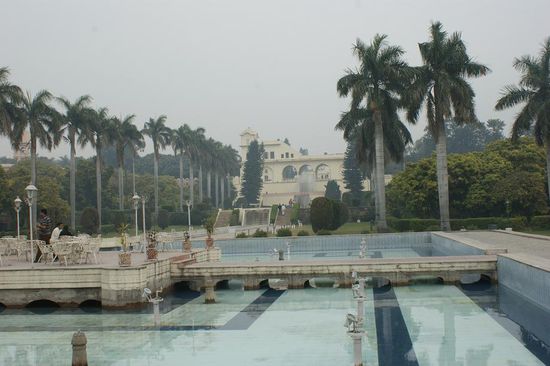 Wasser und Parkanlagen sind wohl das typischen an Mogulgaerten.