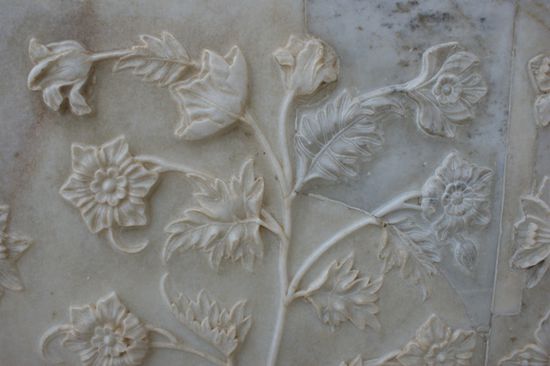 Viele Details am grossen Meisterwerk - und alles aus Marmor (im Bild) oder Halbedelsteinen