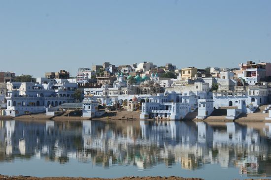 Pushkar liegt wunderschoen an einem relativ sauberen (fuer indische Verhaeltnisse) kleinen See.