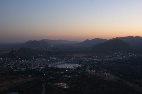 Pushkar in der Morgendaemmerung.