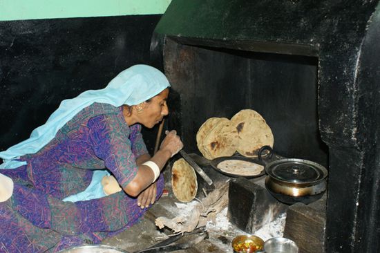 Chapati direkt vom Feuer - super lecker.