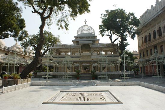 In einem der vielen Innenhoefe des Palastes.
