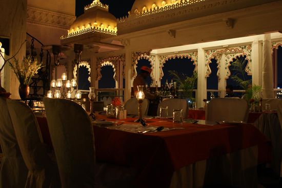 Chick und stimmungsvoll war das Dachrestaurant im Hotel Udai Rothi.