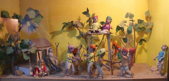 Hier ist ein Gemeinschaftstanz vor einem heiligen Fest dargestellt.