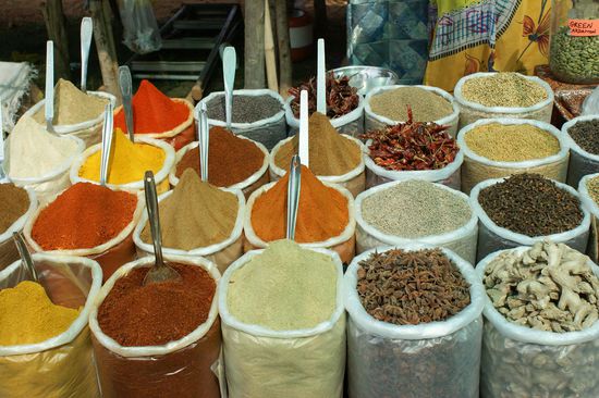 Neben Kleidern, Schmuck und anderen Souveniers gab es auch viele Gewuerzstaende zu bewundern.