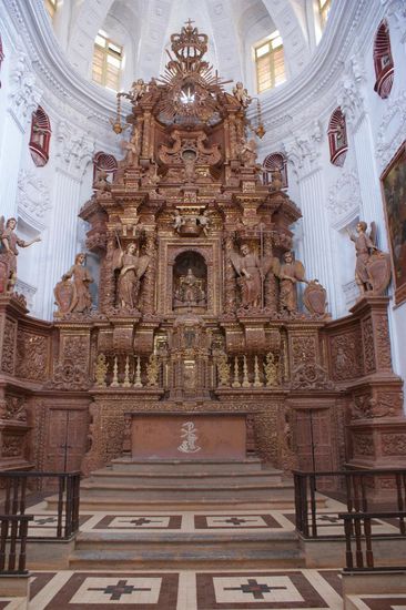 Im Innern der St.Cajetan-Kirche... So gar nicht, was man in Indien erwartet, oder?